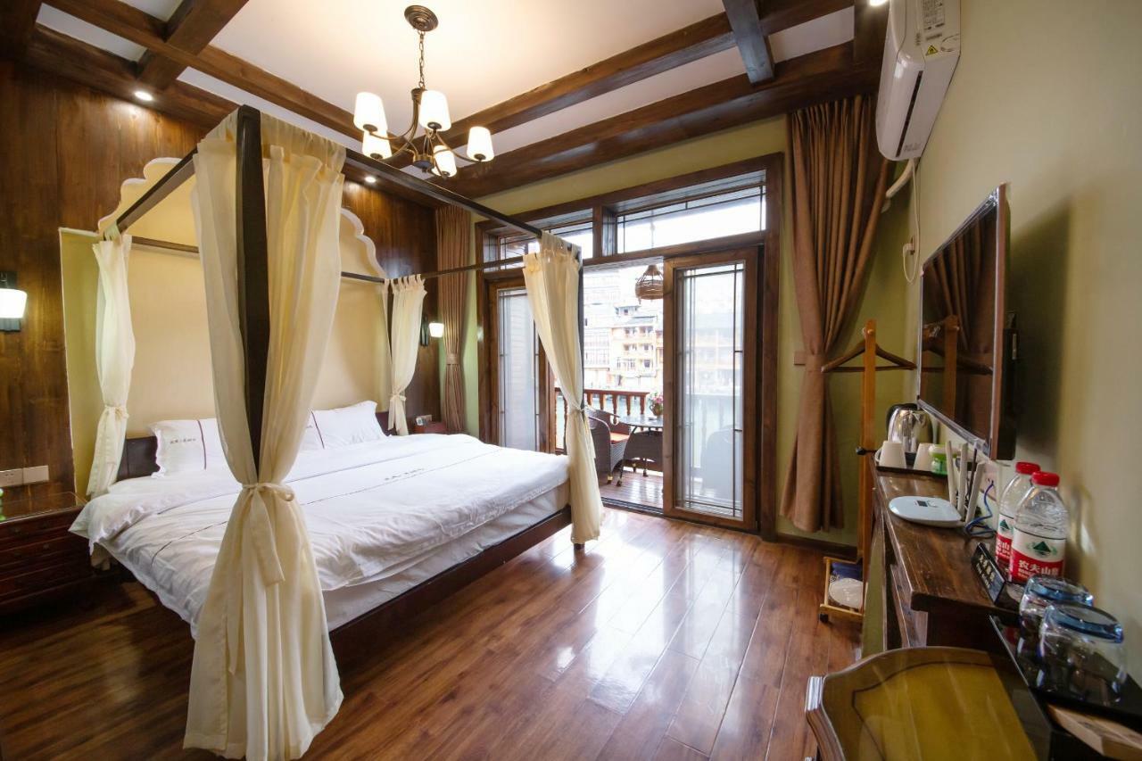 Flower Time Inn Fenghuang Εξωτερικό φωτογραφία