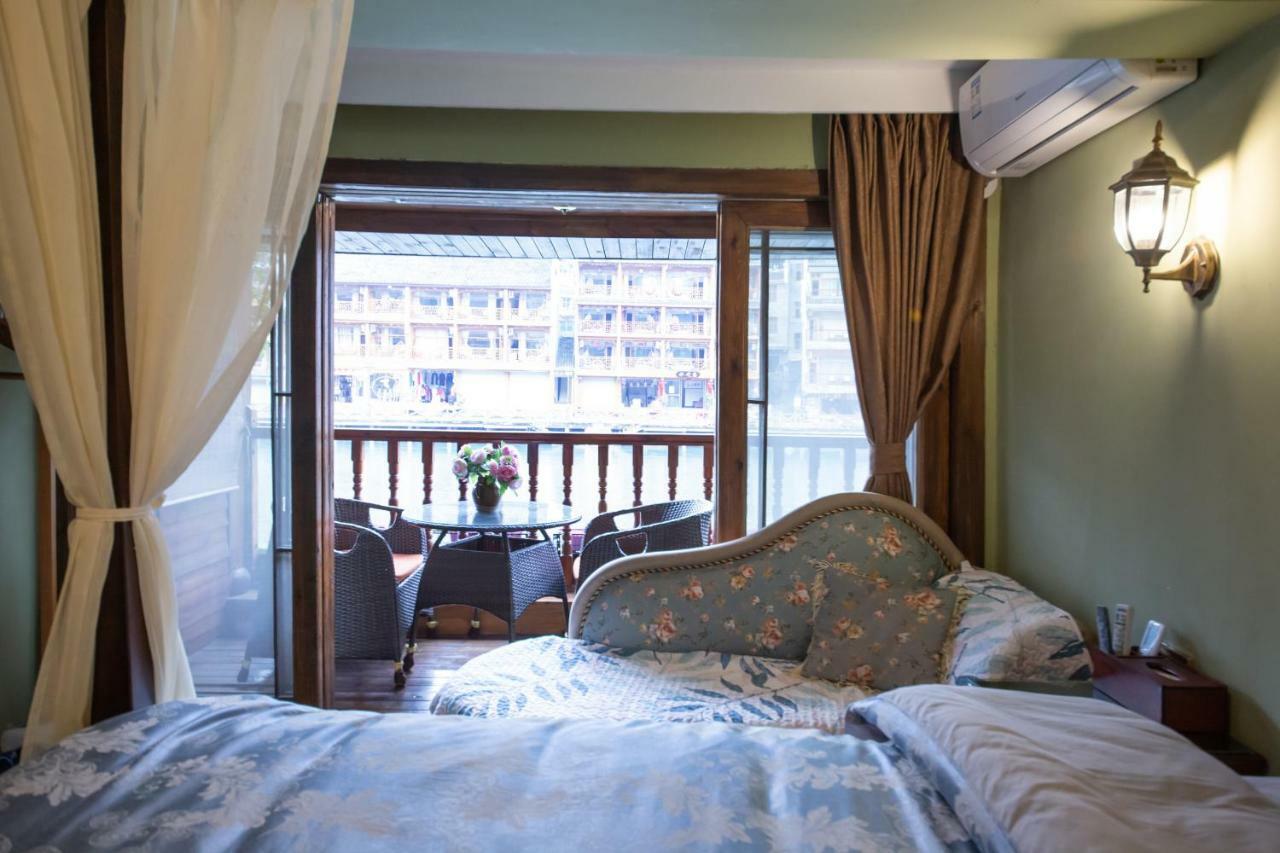 Flower Time Inn Fenghuang Εξωτερικό φωτογραφία