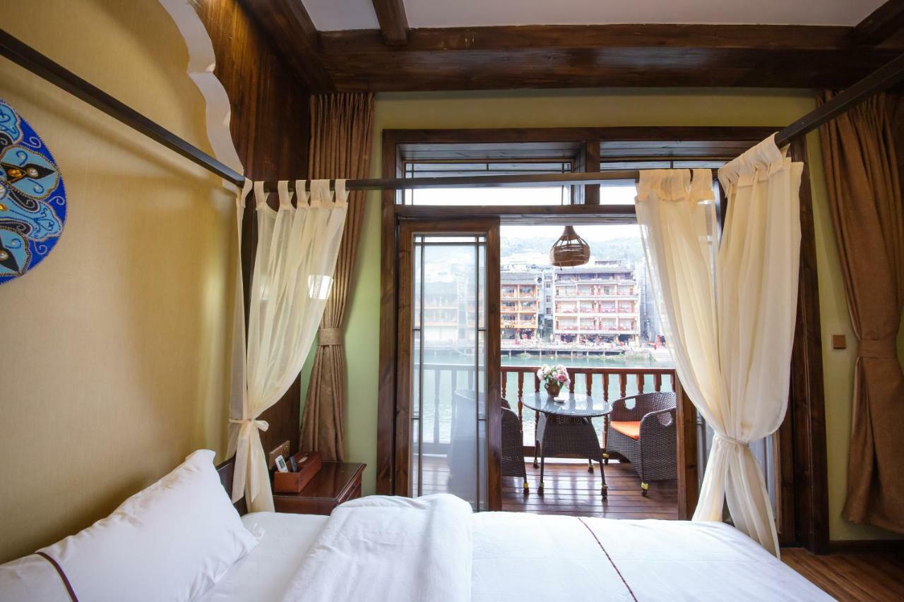 Flower Time Inn Fenghuang Εξωτερικό φωτογραφία