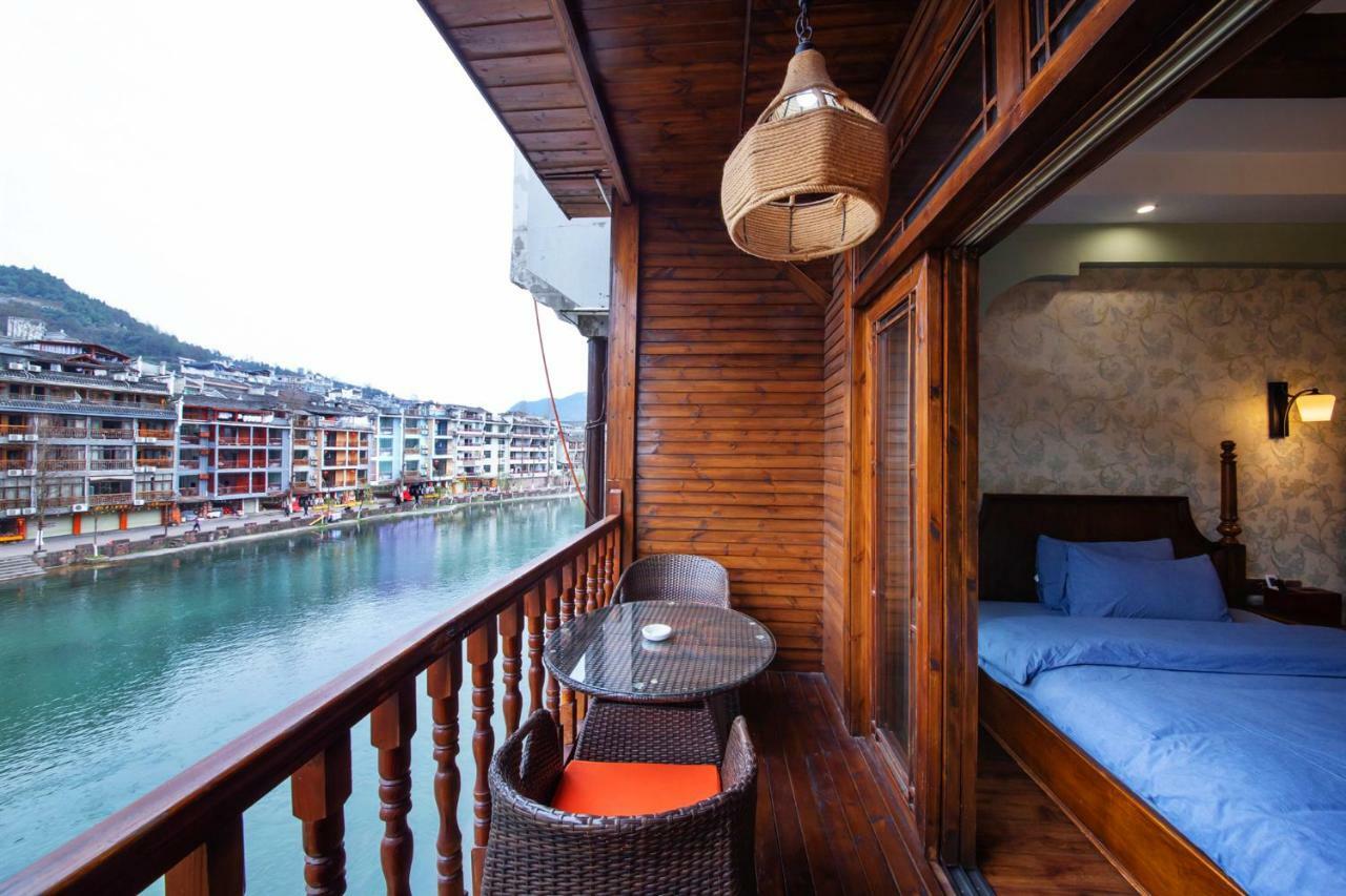 Flower Time Inn Fenghuang Εξωτερικό φωτογραφία