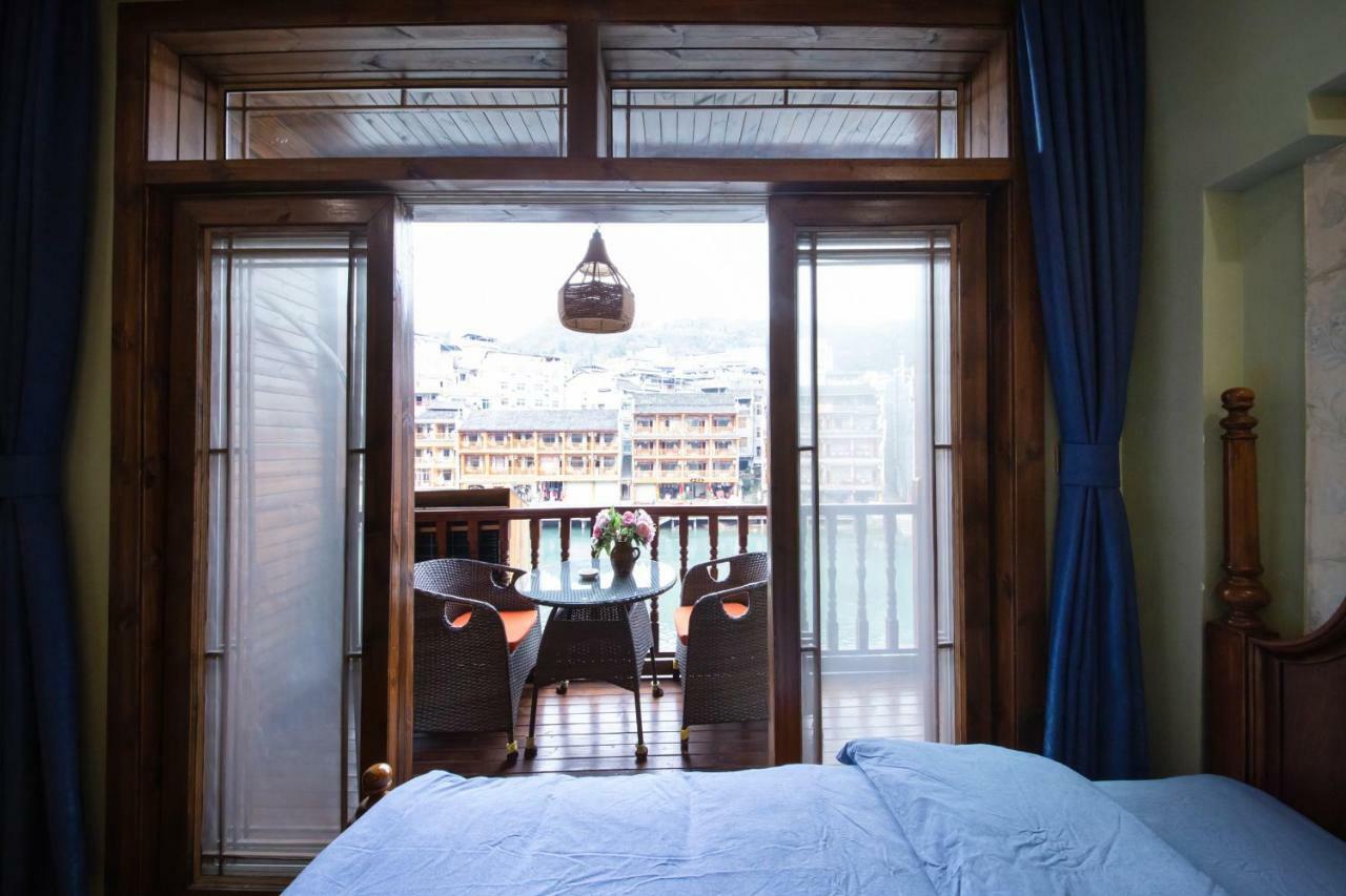 Flower Time Inn Fenghuang Εξωτερικό φωτογραφία