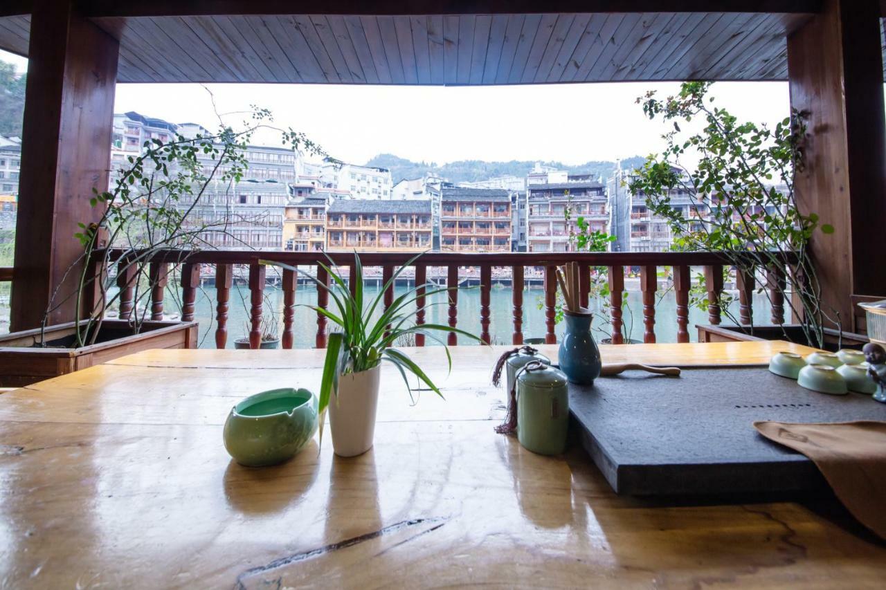 Flower Time Inn Fenghuang Εξωτερικό φωτογραφία